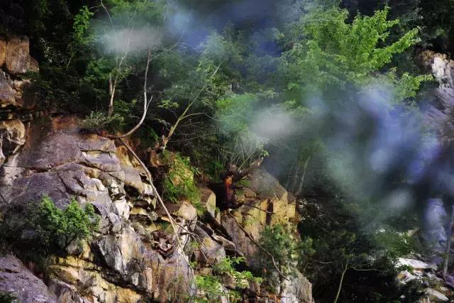 积石山旅游攻略，用脚步丈量西北的秘境，用心灵感受大地的脉动