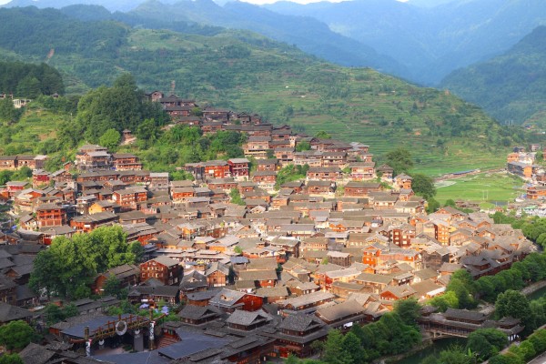 海南苗寨旅游攻略，藏在雨林里的少数民族风情，比想象中更鲜活