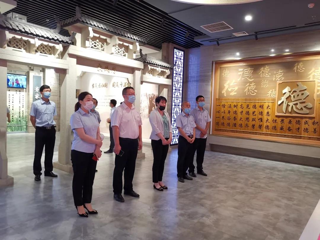 为什么我放着互联网大厂不去，偏要跑到银行写代码？
