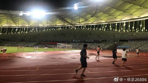 深圳宝安体育场,不只是个碗,更是深圳人的生活大客厅 深圳宝安体育场,不只是个碗,更是深圳人的生活大客厅