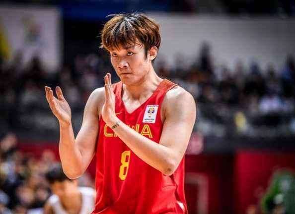 易建联在NBA哪个队？聊聊这位中国大个子的NBA征程
