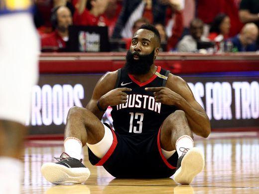 假摔NBA，球场上的演技大赏，到底该怎么看？