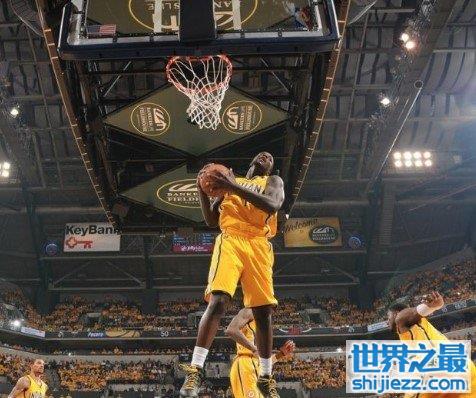 NBA标准篮筐高度，3.05米背后的故事，以及你为啥总觉得它高不可攀