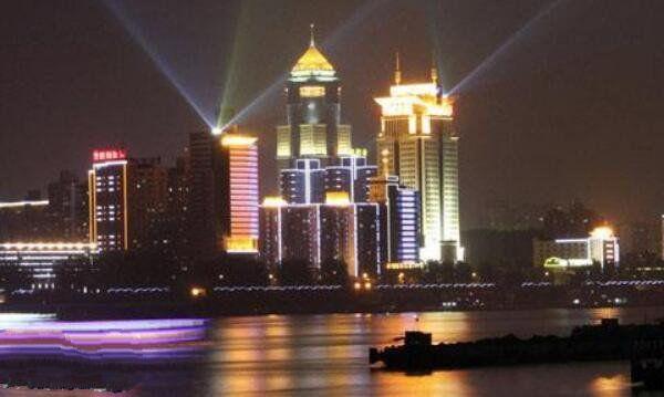 武汉江滩旅游攻略，本地人带你逛出花样