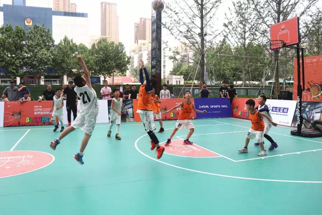 手机腾讯网NBA，指尖上的篮球江湖，藏着多少人的青春